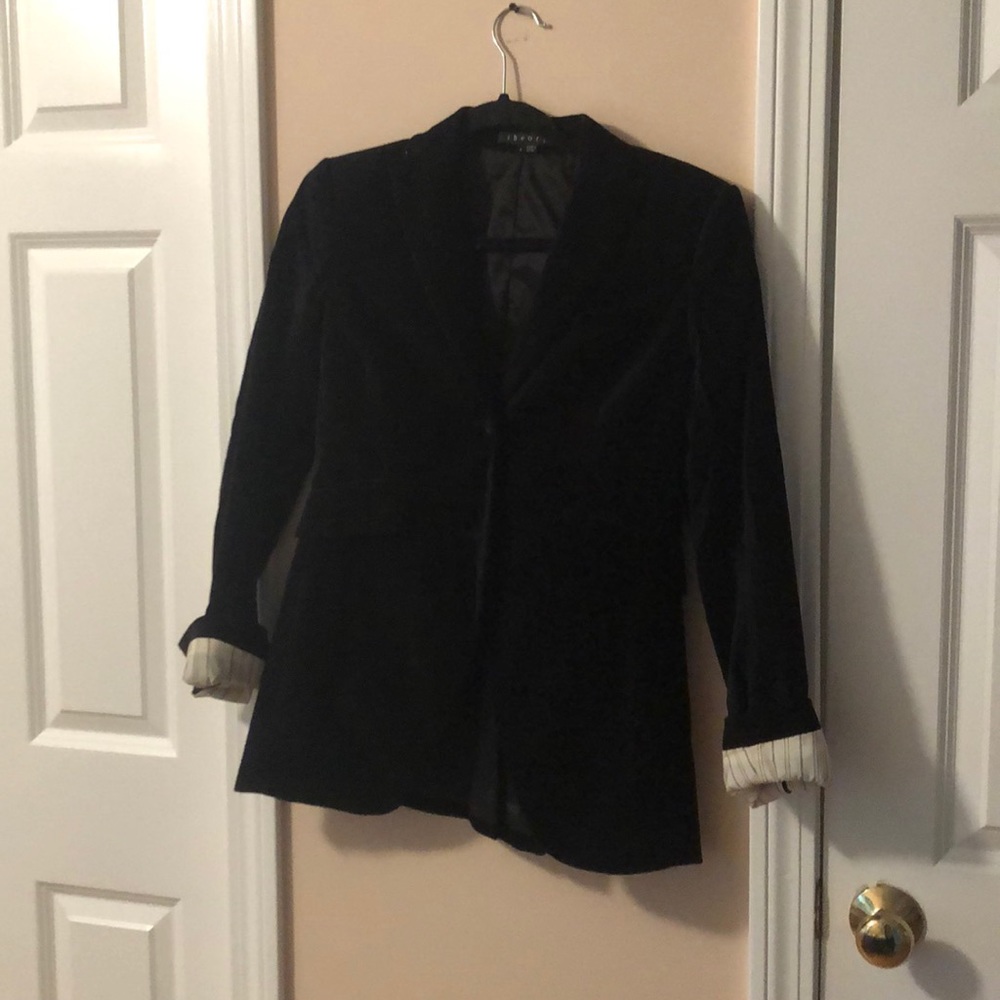 **BARELY WORN** VELVET THEORY BLAZER!